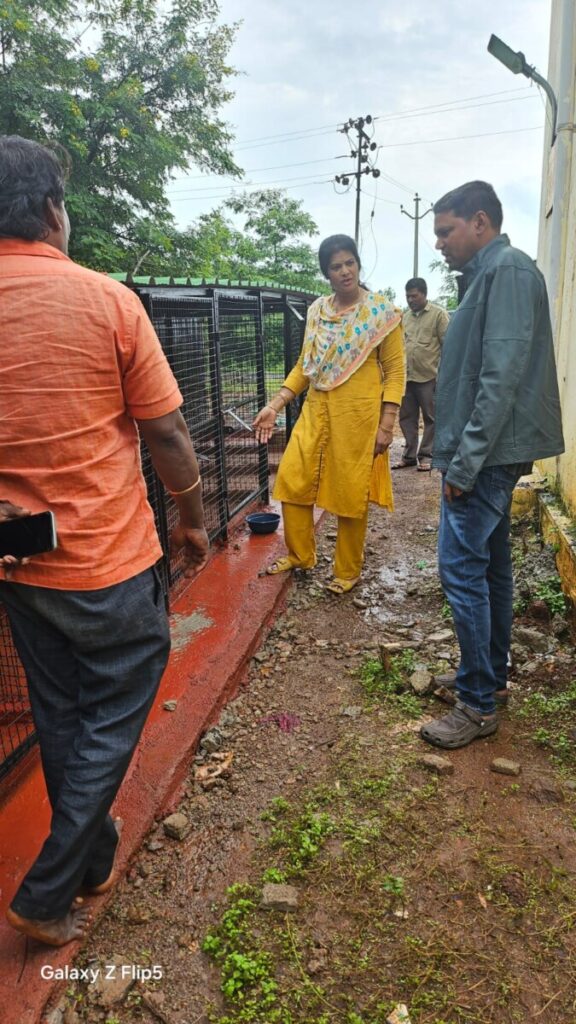 Chigullapally Manjula Ramesh, Municipal Chairperson of Vikarabad visited the Animal Birth Control Center