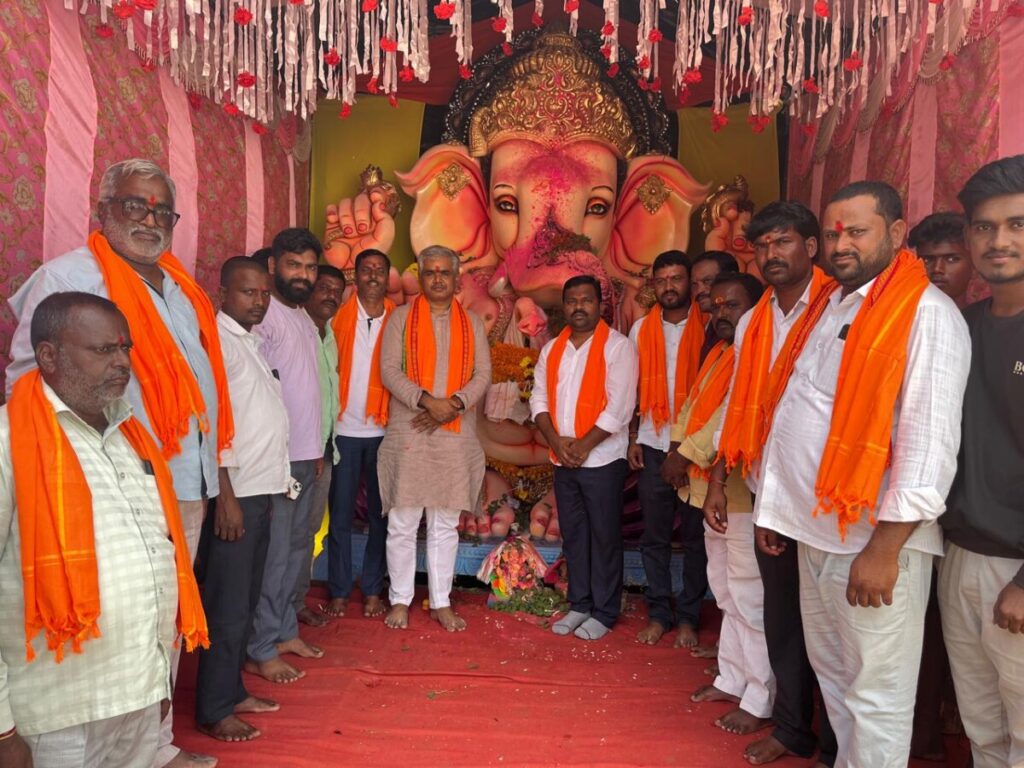 The BJP leaders visited the polls in Ghanpur, Patpur, Patpur Thanda and Panchalingal of Marpalli Mandal