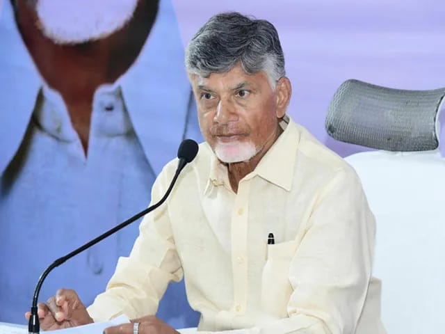 CM Chandrababu : భారీ వరదలు.. సీఎం చంద్రబాబు కీలక ఆదేశాలు