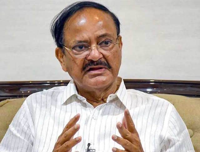 Venkaiah Naidu : తెలుగు రాష్ట్రాలకు వెంకయ్యనాయుడు రూ.10 లక్షల సాయం