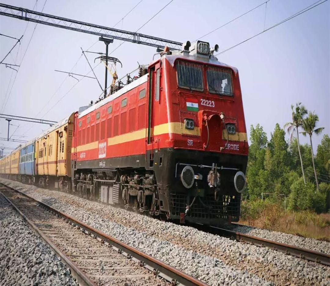 Special Trains : దసరా, దీపావళికి 24 ప్రత్యేక రైళ్లు