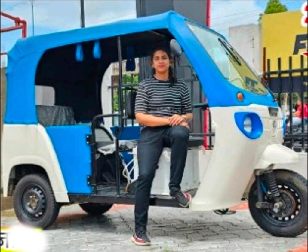 Distribution of electronic autos to Dwakra women