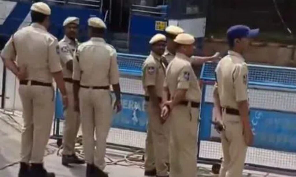 Police heavily deployed at Telangana Bhavan