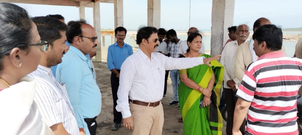 Additional Collector inspected the arrangements at Vinayaka immersion point in Ellamma pond