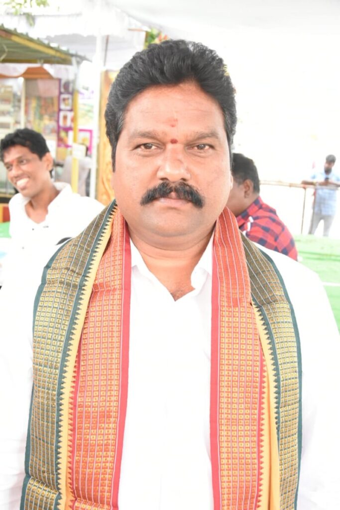 Padi Kaushik Reddy Khabardar Satish Malkajigiri are senior Congress leaders