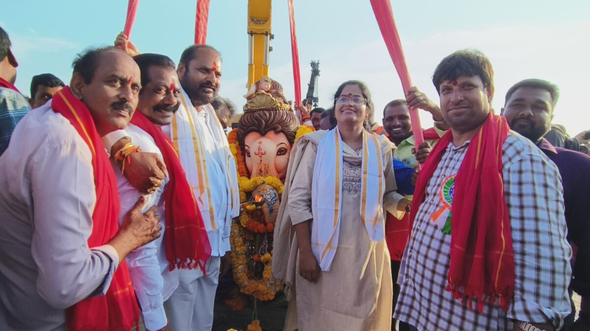 Lord Ganesha : నవ రాత్రులు నియమ నిష్టలతో పూజించిన వినాయకులను ప్రశాంత వాతావరణంలో నిమజ్జనం చేయాలని