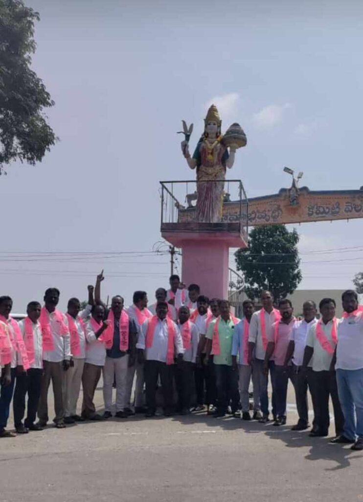 The leaders of Nandipet Mandal staged a dharna against the statue of Mother Telangana in front of the Assembly, demanding that the statue of Mother Telangana not be removed.