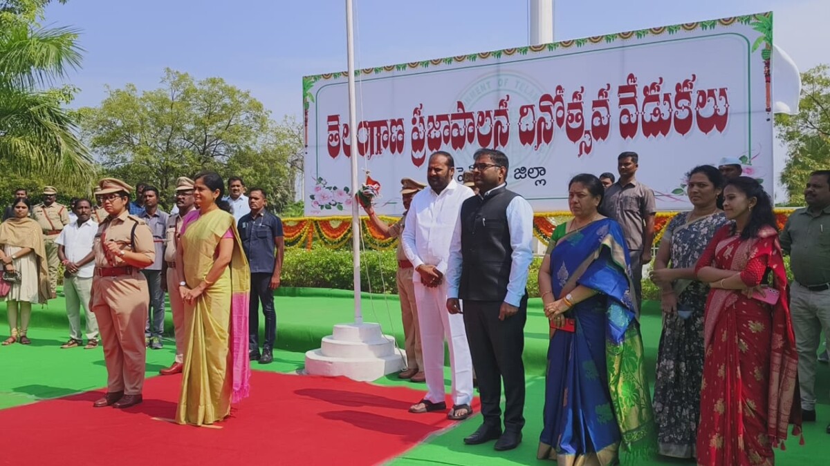 Public Governance Day : ప్రజా ప్రభుత్వంలో ప్రజా పాలన దినోత్సవ వేడుకల లో పాల్గొన్న