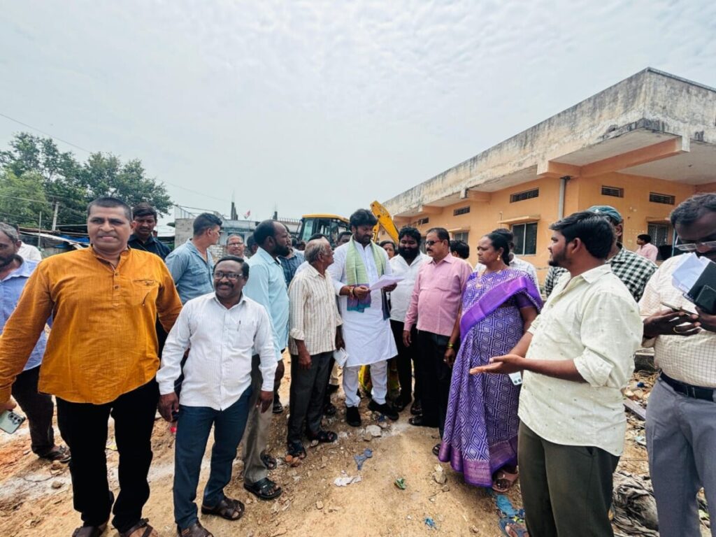 MLA Raj Thakur personally supervised the construction work of the recently inaugurated shopping complex near the 20th Division Railway Station