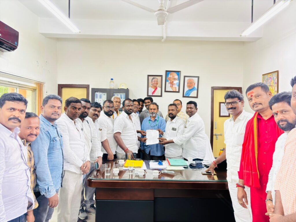 On the orders of Ramagundam MLA Raj Thakur, Mayor Bangi Anil Kumar under the leadership of Congress President Bonthala Rajesh