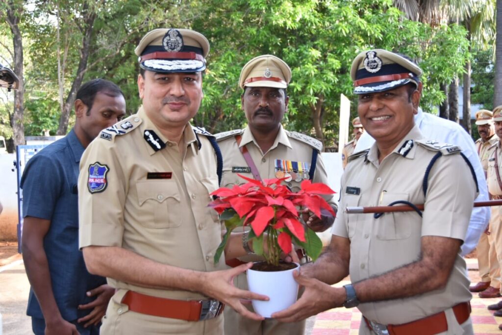 The additional DGP met the Police Commissioner Ramagundam as a courtesy call