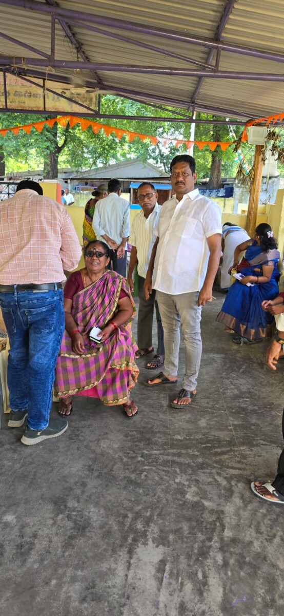 Free Eye Examination Camp : భవ్య కంటి ఆసుపత్రి ఉచిత కంటి పరీక్ష శిబిరం ఏర్పాటు చేసిన కార్పొరేటర్ కొమ్మ వేణు