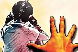 Raped : టీవీ చూద్దామని పిలిచి ఏడేళ్ల చిన్నారిపై అత్యాచారం చేసిన మైనర్ యువకుడు