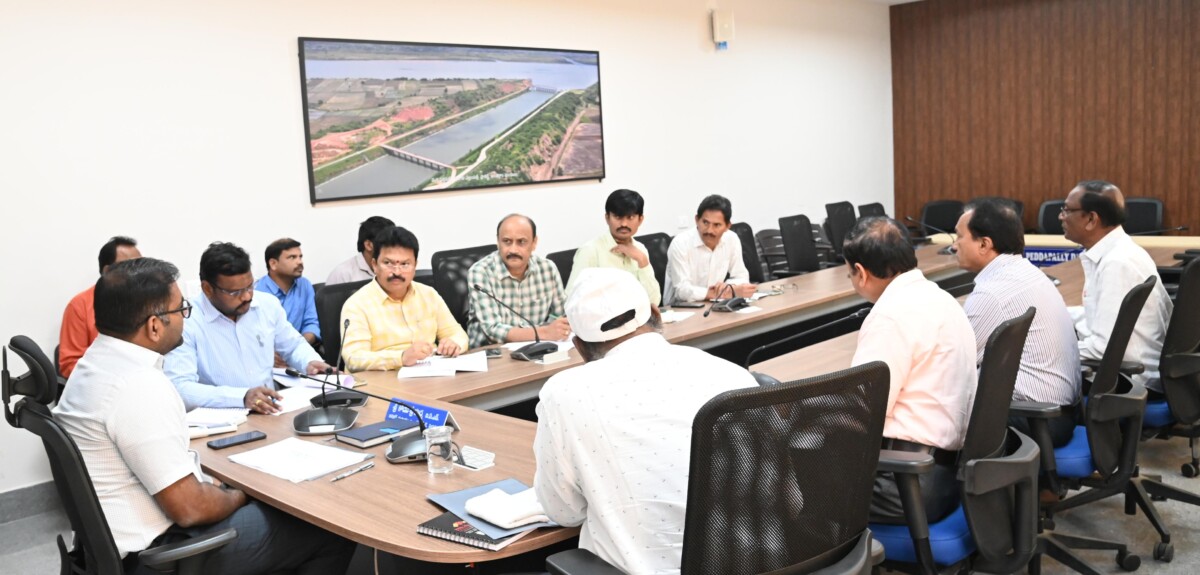 National Highway land acquisition : జాతీయ రహదారి భూసేకరణ పూర్తి పై ప్రత్యేక శ్రద్ధ వహించాలి జిల్లా కలెక్టర్ కోయ హర్ష