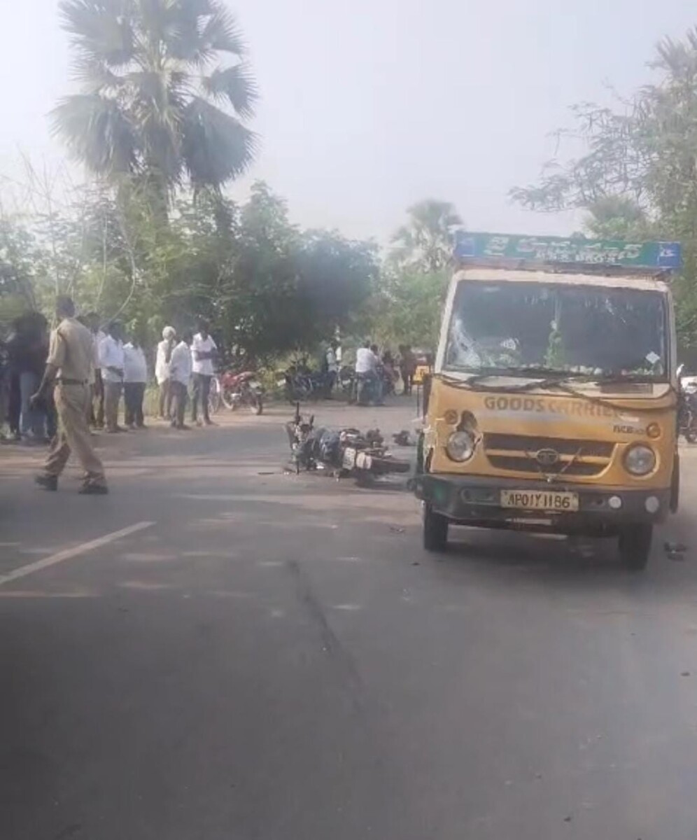 Road Accident in Jammikunta : కరీంనగర్ జిల్లా జమ్మికుంట మండలంలో ఘోర రోడ్డు ప్రమాదం