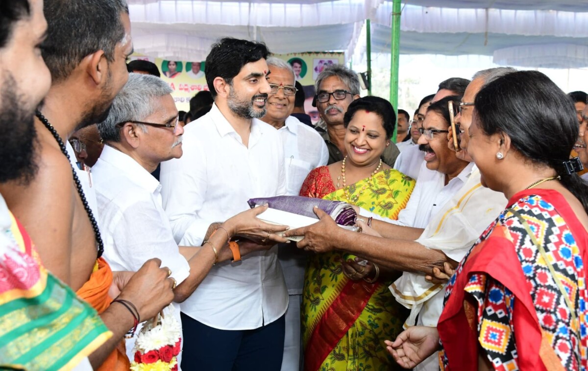 Nara Lokesh : పద్మశాలీ భవన్ కు శంకుస్థాపన చేశారు