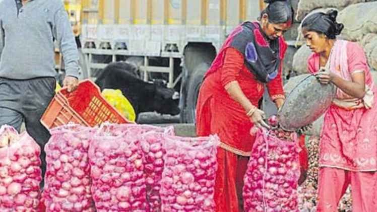 Onion Rs. 100/-KG : ఢిల్లీలో కిలో ఉల్లి@100