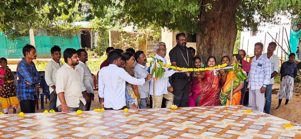 మూలపేట గ్రామంలో రచ్చబండను ప్రారంభించిన – ఎం.వి.వి ప్రసాద్