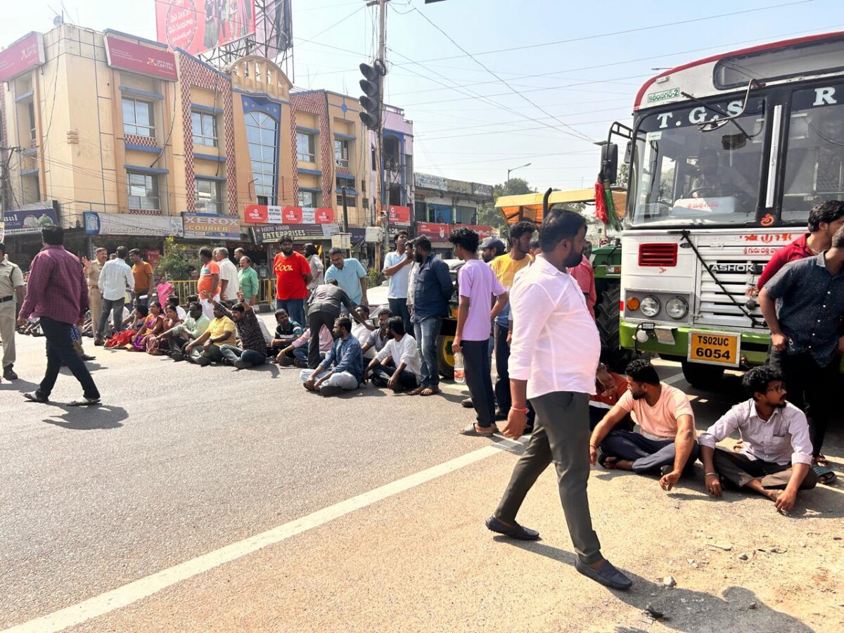 మా కాంగ్రెస్ పార్టీ అధికారంలో ఉంది మా కాంగ్రెస్ ఎమ్మెల్యే గా ఉన్నాడు