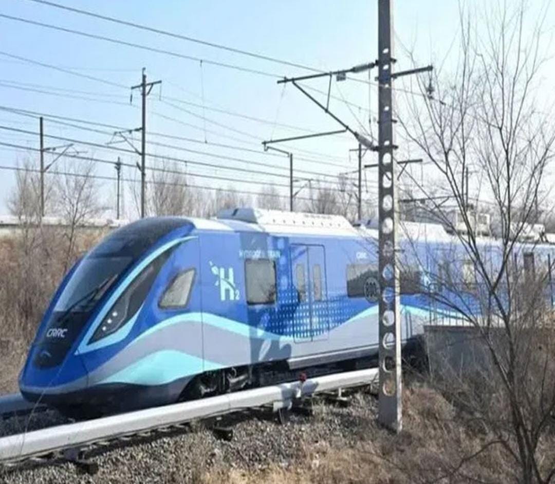 Hydrogen Train : త్వరలోనే పట్టాలెక్కనున్న హైడ్రోజన్ రైలు!