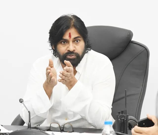 Pawan : YCP సమోసాలకే రూ.9 కోట్లు ఖర్చు పెట్టింది : పవన్