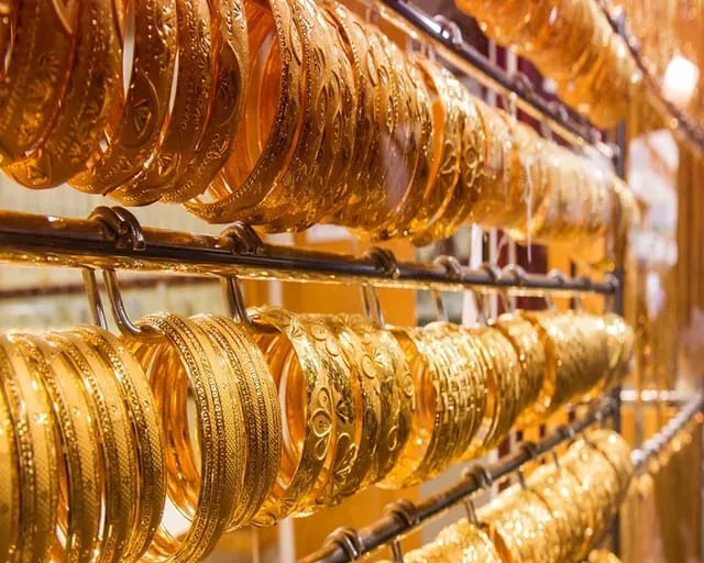 Gold Prices : స్వల్పంగా తగ్గిన బంగారం ధరలు