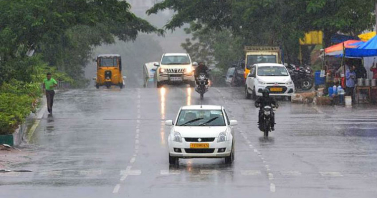 Typhoon Effect : తెలంగాణపై తుఫాన్ ఎఫెక్ట్ .. 10 జిల్లాలకు ఎల్లో అలర్ట్ జారీ