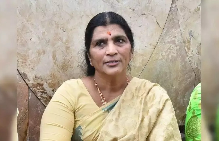 Lakshmi Parvati : 30 ఏళ్లుగా ఈ దుర్మార్గులు నన్ను వేధిస్తున్నారు