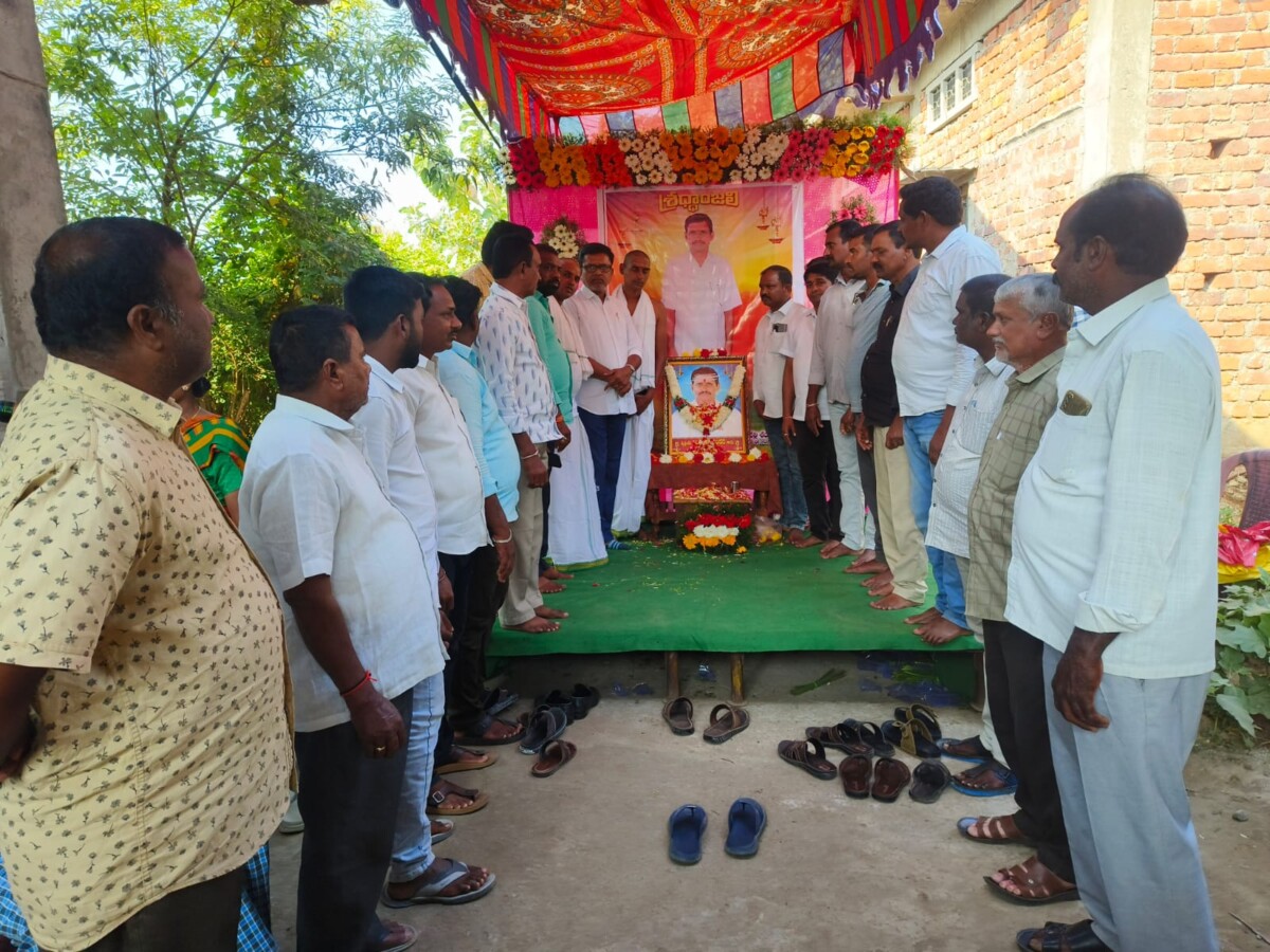 కమాన్ పూర్ మండలం రొంపికుంట గ్రామంలో పలు కుటుంబాలను పరామర్శించిన మాజీ ఎమ్మెల్యే పుట్ట మధూకర్