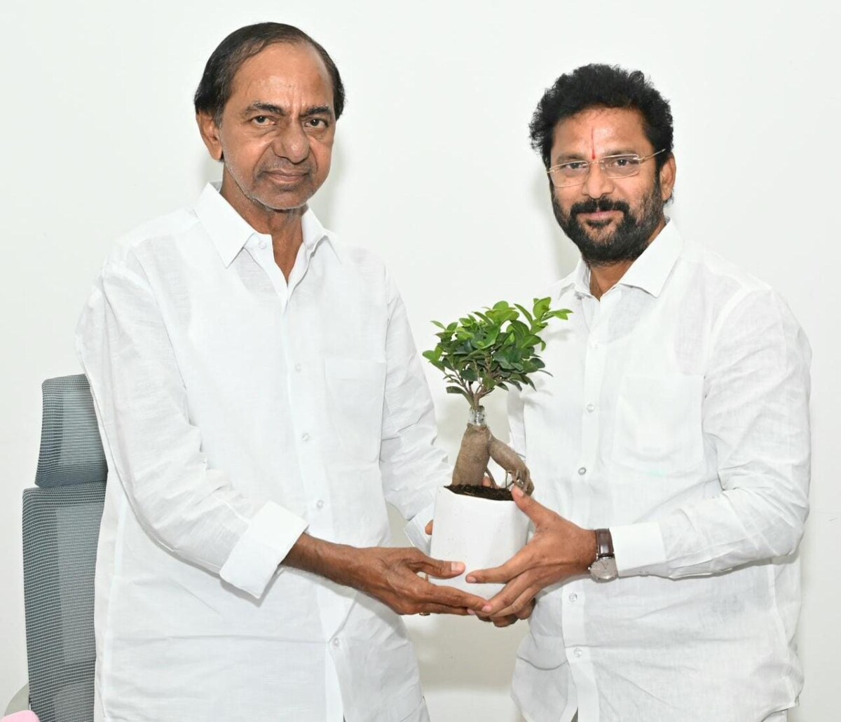 బిఆర్ఎస్ అధినేత కెసిఆర్ ను కలిసిన