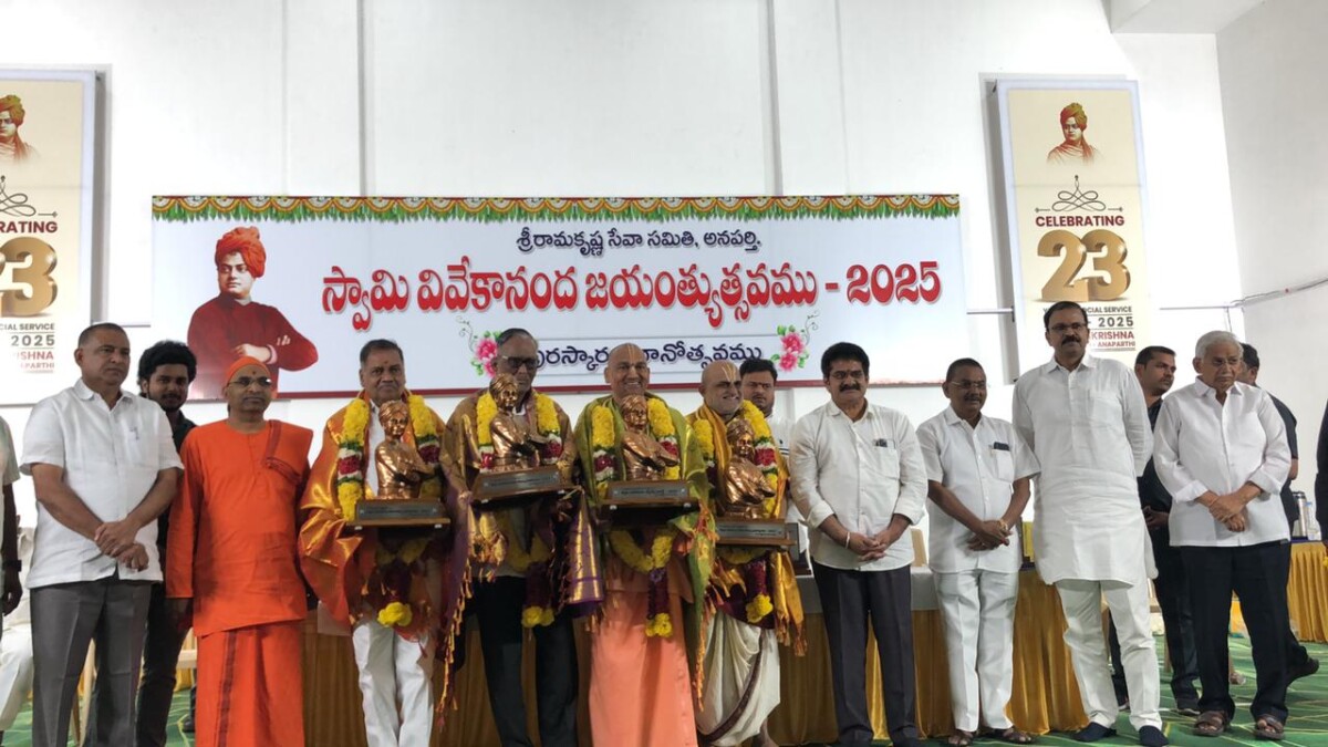 స్వామి వివేకానంద జయంత్యుత్సవము – 2025″ సందర్బంగా, విగ్రహానికి నివాళులర్పిoచిన అనపర్తి ఎమ్మెల్యే నల్లమిల్లి.