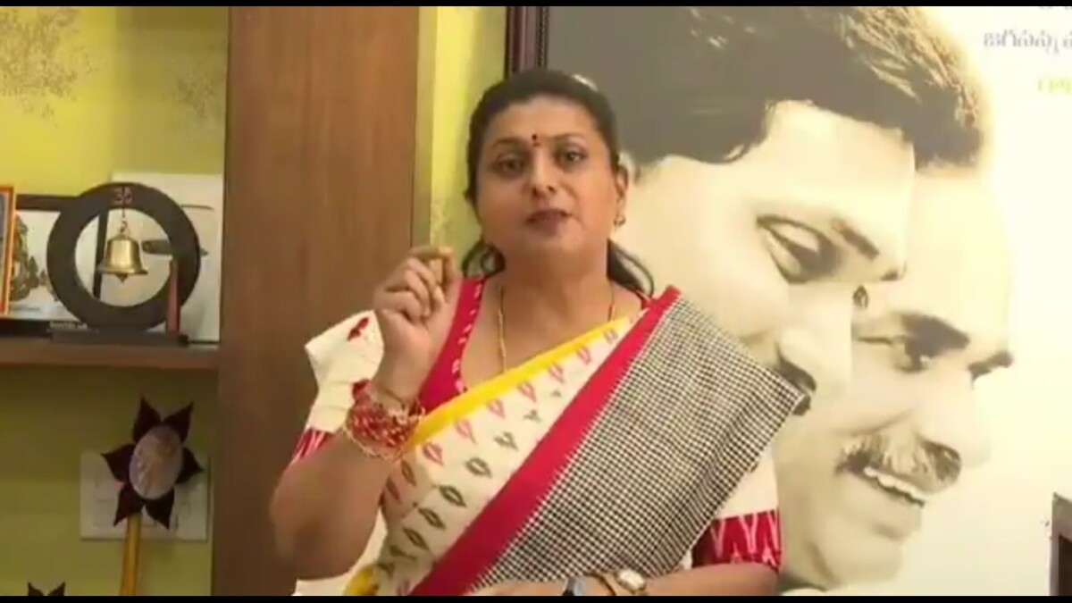 RK Roja : లోకేష్ రెడ్ బుక్ రాజ్యాంగం వల్లే రాష్ట్రానికి పెట్టుబడులు రాలేదు – మాజీ మంత్రి ఆర్.కె రోజా