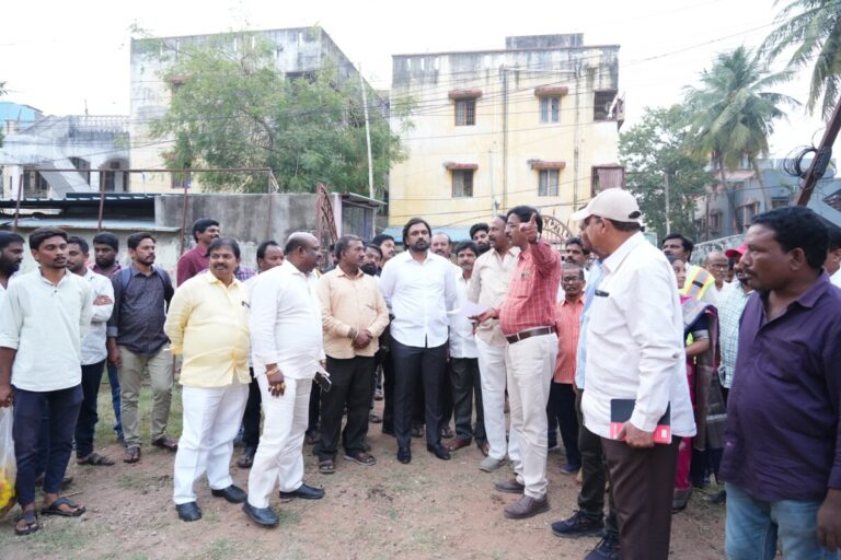 MLA Adireddy Srinivas : మున్సిపల్ కాలనీ వాంబే గృహాల సమస్యలు పరిష్కారానికి చర్యలు WhatsApp Image 2025 01 30 at 19.20.35