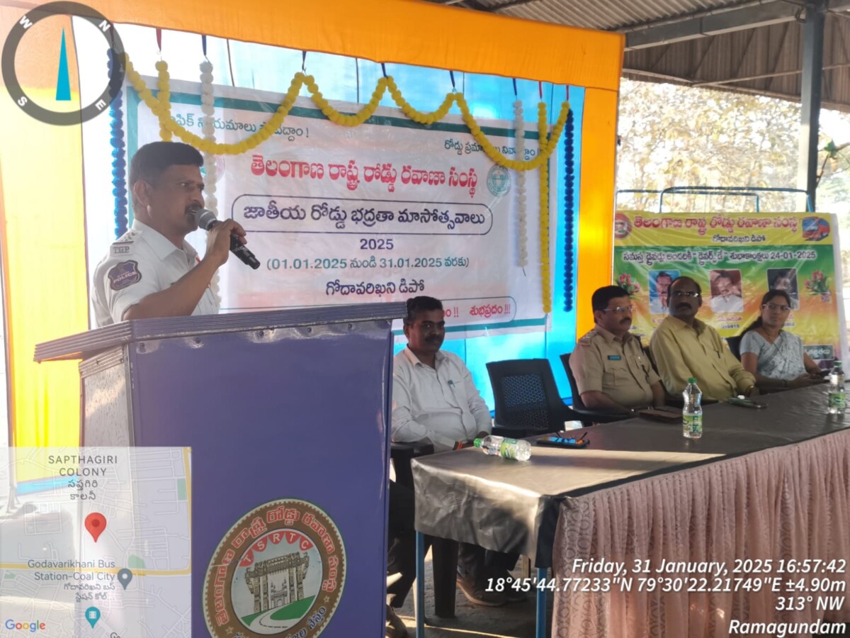 Traffic Awareness : రోడ్డు భద్రత మాసోత్సవాల సందర్భంగా బస్ డిపో,లో ట్రాఫిక్ అవగాహనలు