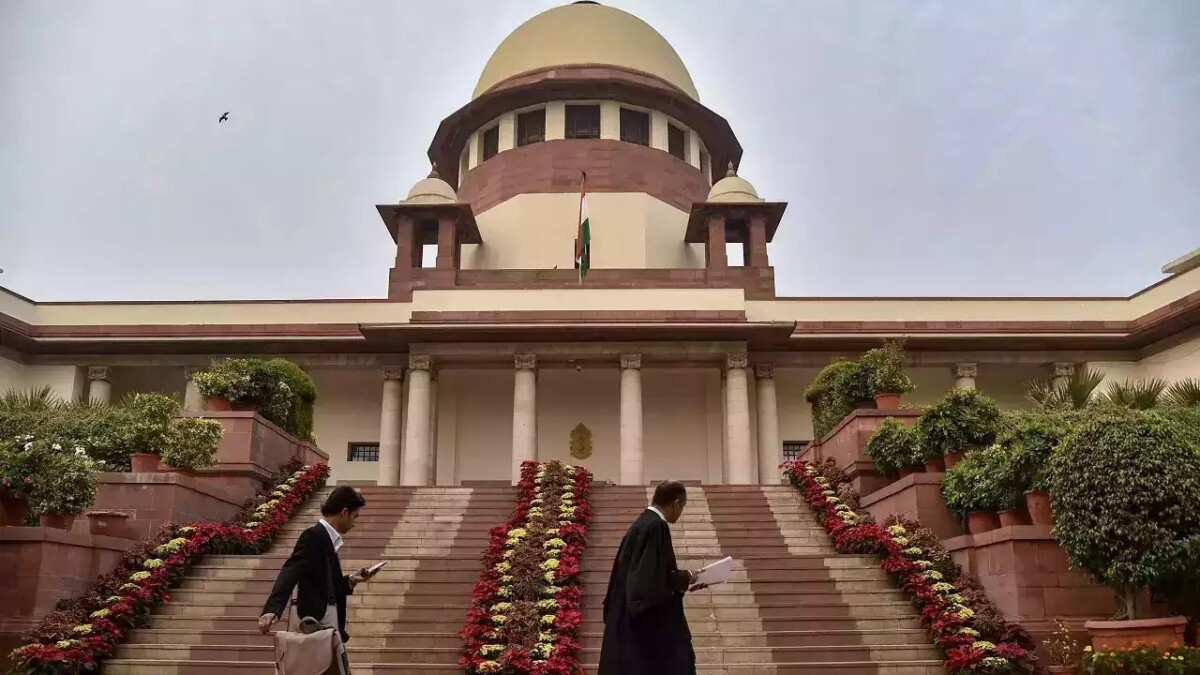 Supreme Court : పార్టీ ఫిరాయించిన ఎమ్మెల్యేలకు నోటీసులు ఇచ్చిన సుప్రీంకోర్టు