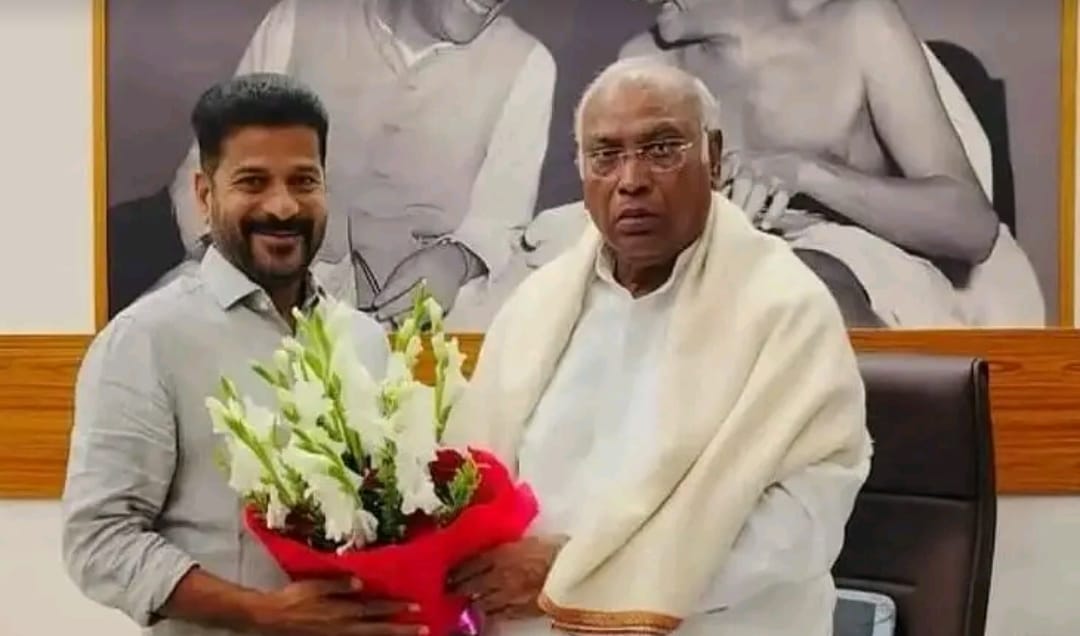 Revanth met Kharge : ఖర్గేతో రేవంత్ రెడ్డి భేటీ