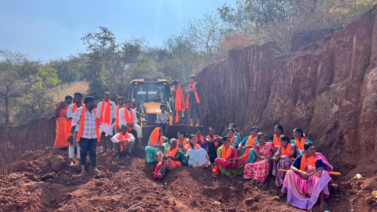 Soil Mining : అక్రమ మట్టి తవ్వకాలు పట్టించుకోని అధికారులు