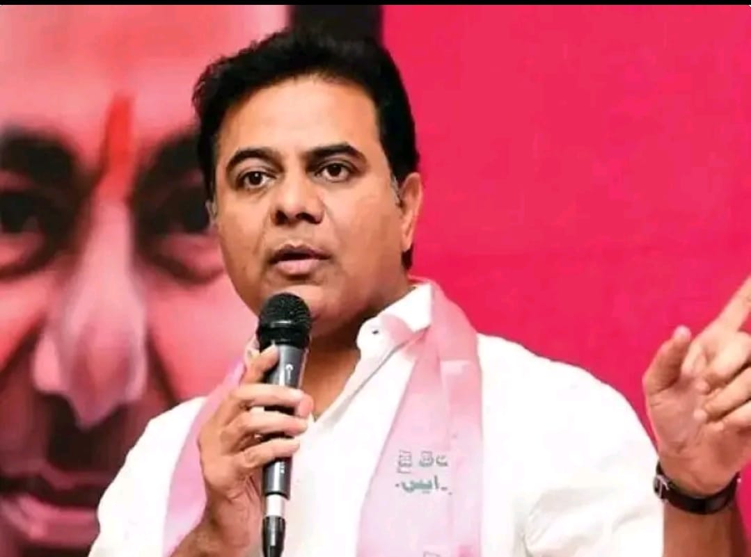 KTR : మతిలేని CM చేస్తున్న ఘోర తప్పిదాలతో సంక్షోభం