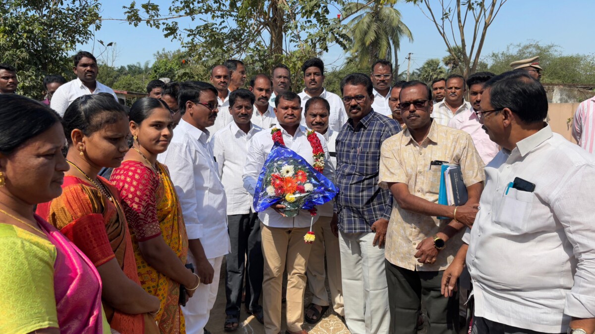 MLA Jare : పైలట్ ప్రాజెక్ట్ గా ఎంపికైన గ్రామంలో ఇందిరమ్మ ఇండ్లకు శంఖుస్థాపన చేసిన ఎమ్మెల్యే జారే