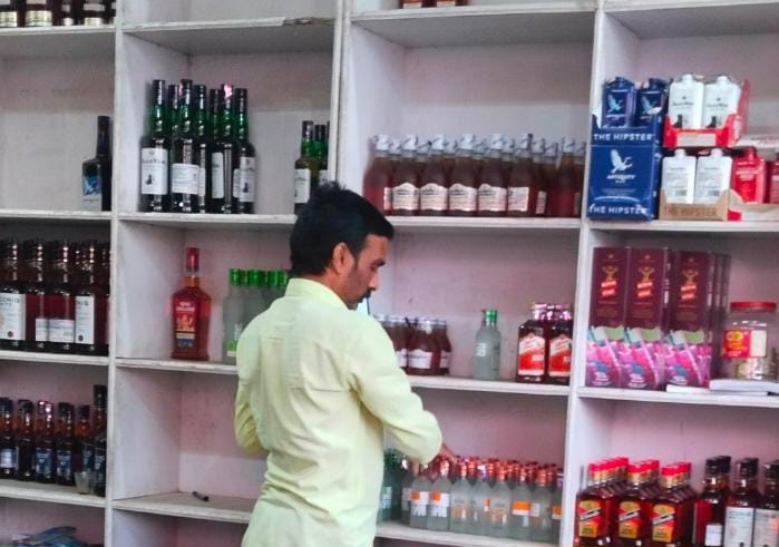 Liquor Shops : రేపు తెలంగాణలో మద్యం దుకాణాలు బంద్