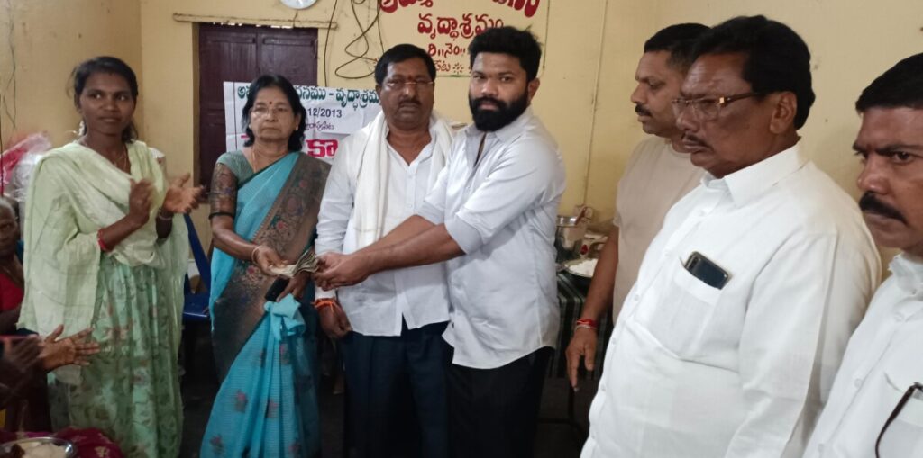 Annadana program at Amma Seva 