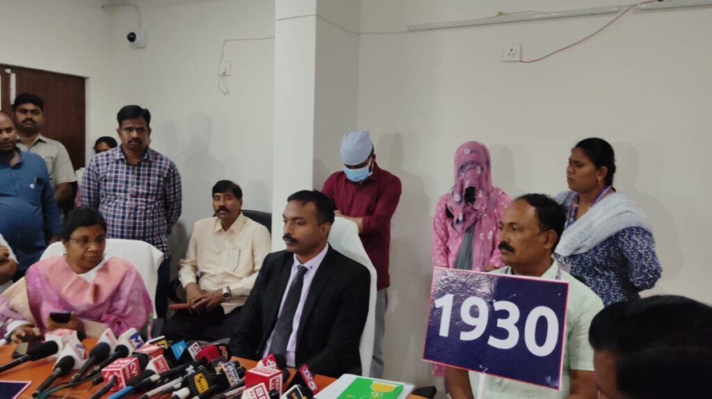 Live nude streaming gang 