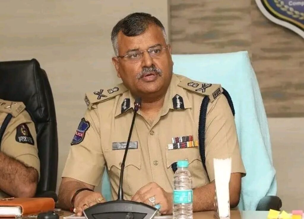 Pakistanis should leave immediately