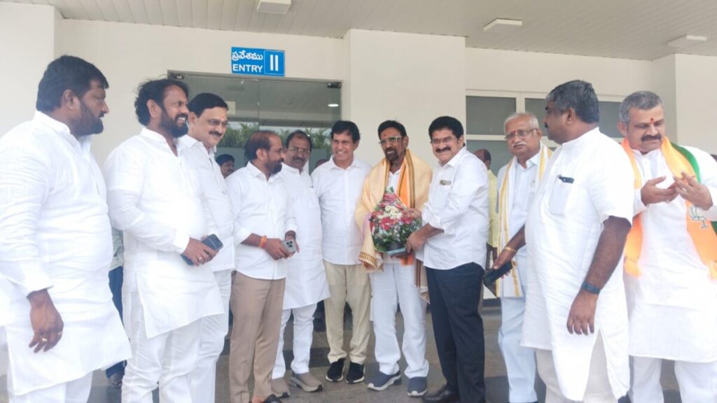 Anaparthi congratulates Paka Satyanarayana, 