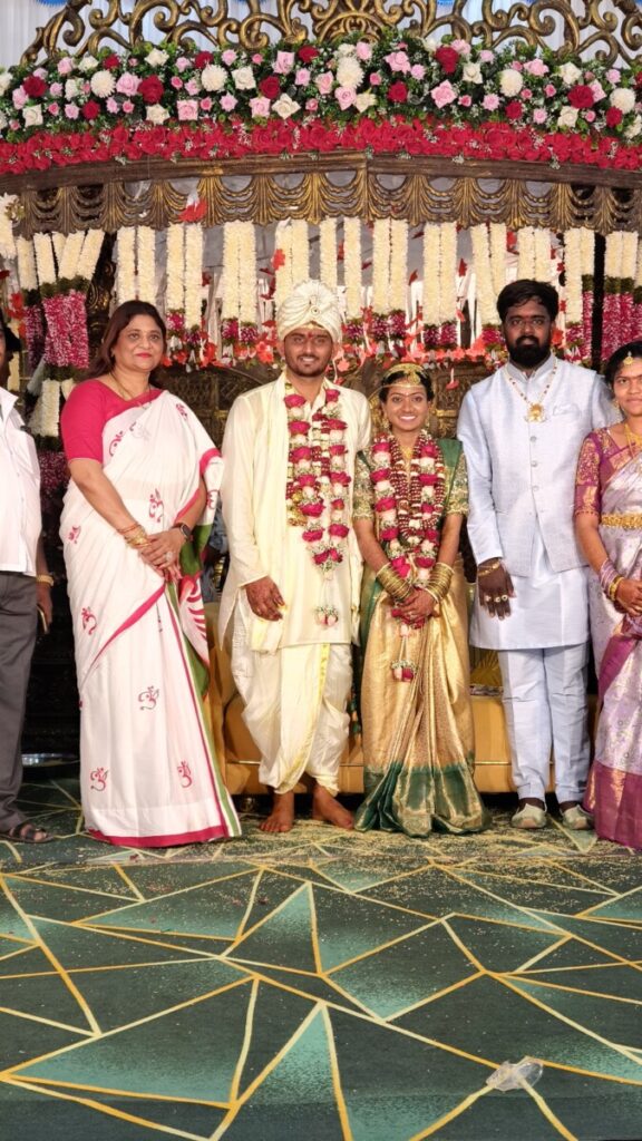 Manali Thakur blesses the 