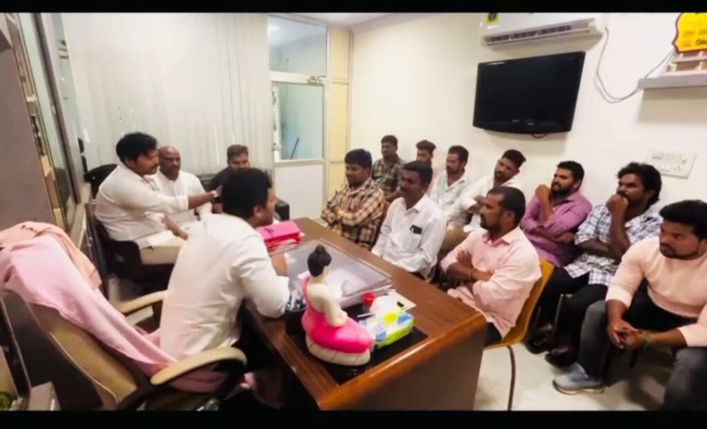 Rajendra Goud meets ST leaders