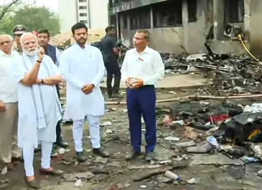 PM Modi reaches plane