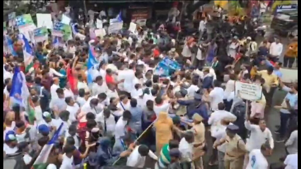 Huge response to YSRCP 