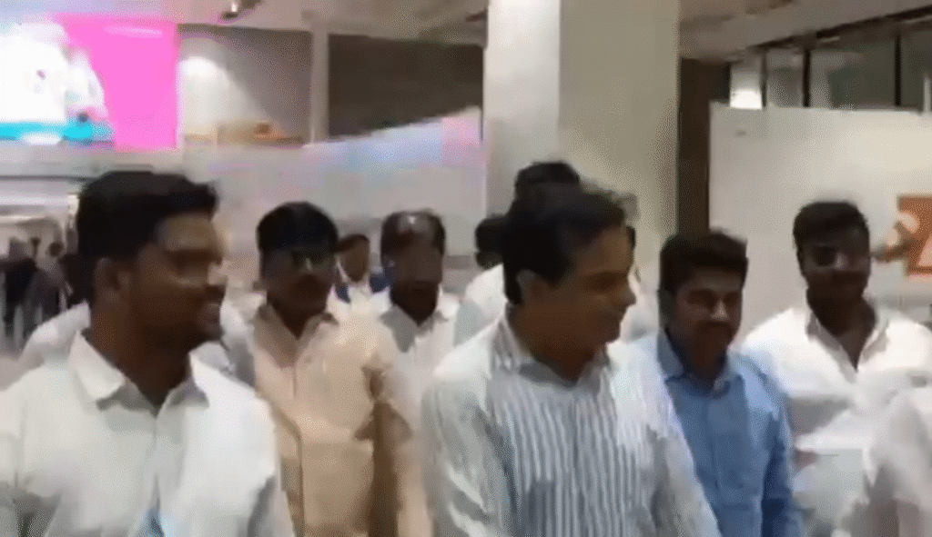 KTR visits Harish Rao