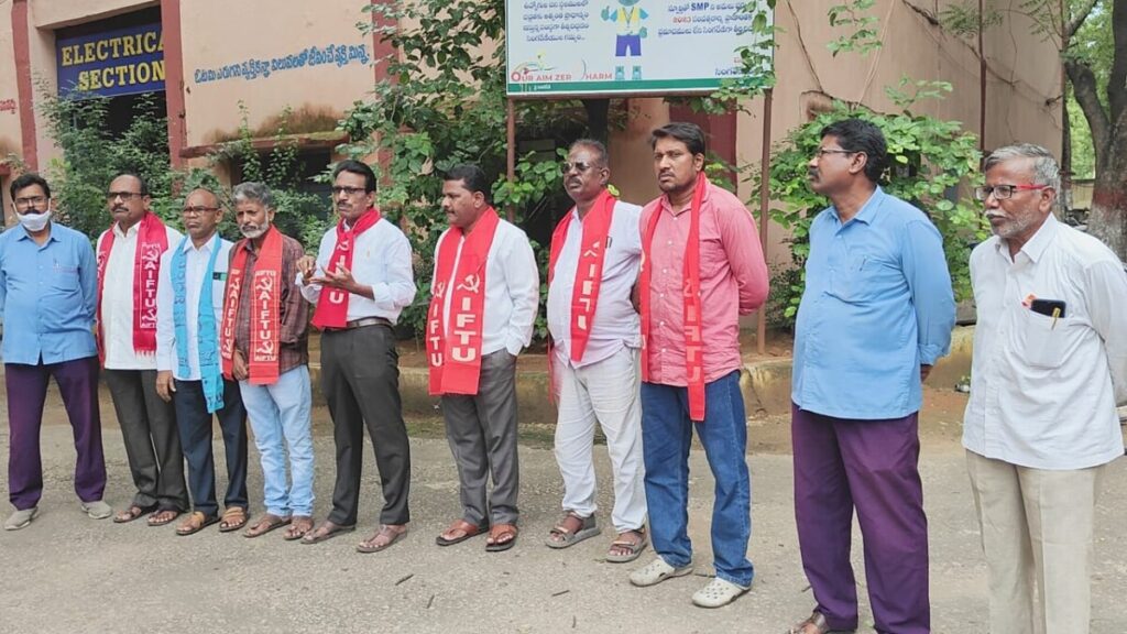 Participate in the strike